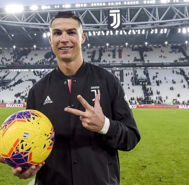 critiano ronaldo with hattrick ball